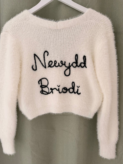 Newydd Briodi Personalised Bridal Cardigan – Welsh “Just Married” Wedding Cardigan